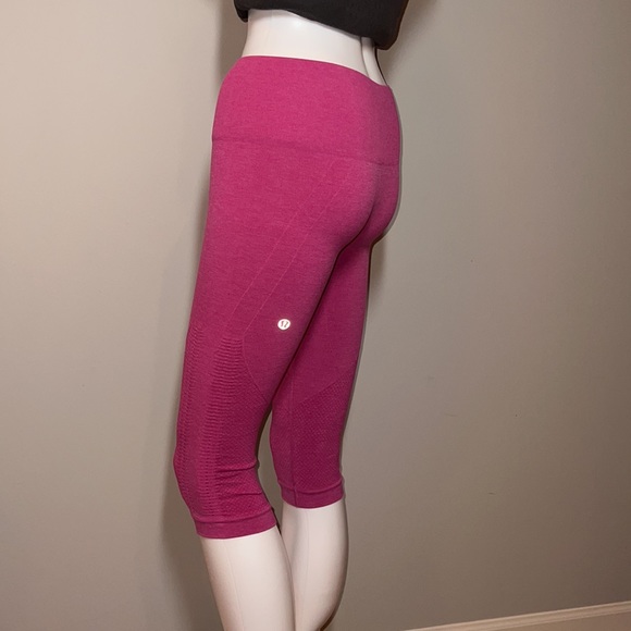 Lululemon In The Flow Crop II in Heathered Raspberry - Picture 3 of 8